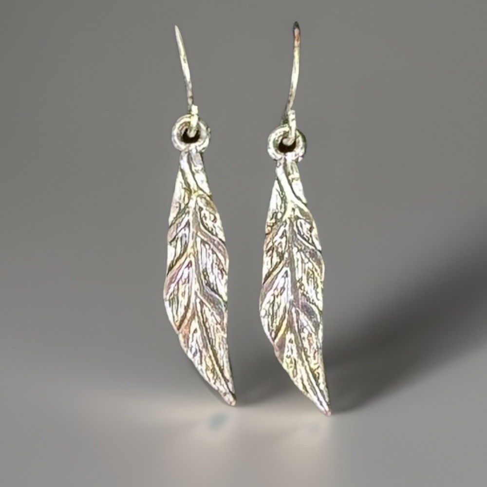 Silvertone Lightweight Leaf Dangle Pierced Earrin… - image 1